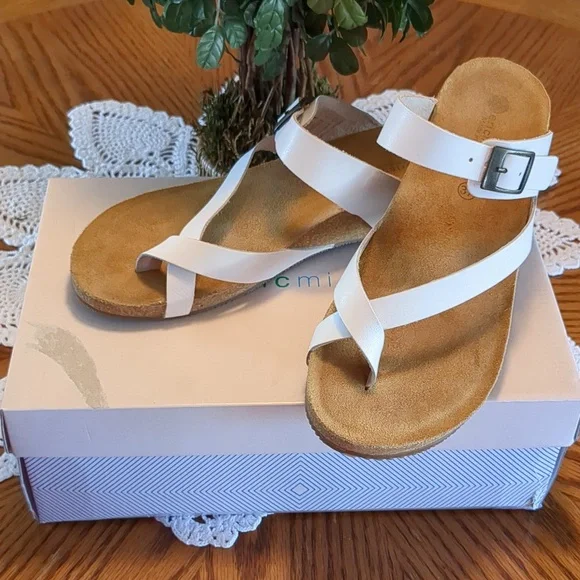 Eric Michael White Leather Adjustable Strap Low Wedge Sandals 37 - Picture 12 of 12